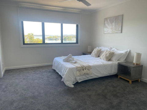 Mirrabooka Magic - Luxury By The Lake - Inverell Accommodation 2