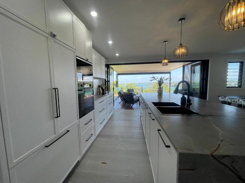 Mirrabooka Magic - Luxury By The Lake - Inverell Accommodation 1