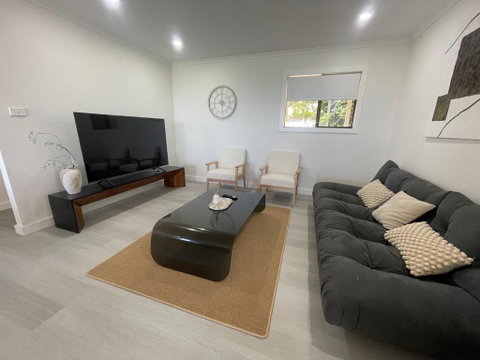 Mirrabooka Magic - Luxury By The Lake - Inverell Accommodation 3