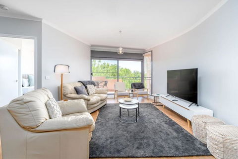 Modern And Homely 2BR Burke Crescent Apartment - Inverell Accommodation 0