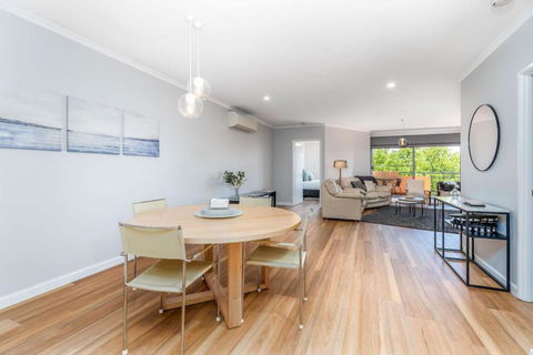 Modern And Homely 2BR Burke Crescent Apartment - Inverell Accommodation 1