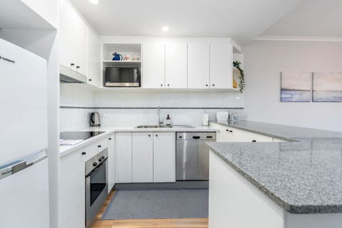 Modern And Homely 2BR Burke Crescent Apartment - Inverell Accommodation 3