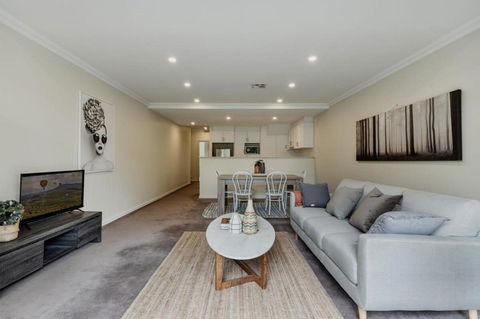 Modern Apartment In The Heart Of Canberra - Inverell Accommodation 2