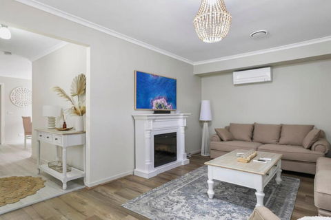 Modern Comfort In Preston - Inverell Accommodation 1