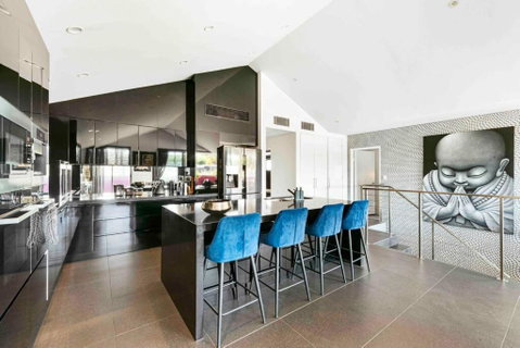Modern Spacious 3 Bedroom Penthouse In Enmore - Inverell Accommodation 0