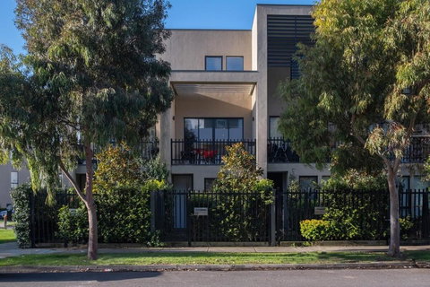 Modern Living 2br Townhouse In Maidstoneoffice - Inverell Accommodation 1