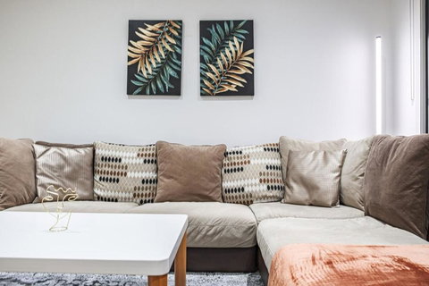 Modern Living 2br Townhouse In Maidstoneoffice - Inverell Accommodation 3