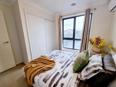 Modern Narre Warren Three Bedroom Townhouse, Close To Fountain Gate SC - Inverell Accommodation 3