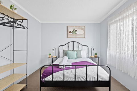 Modern Private Double Room - Central Spot At Liverpool - Shared Bathroom - Inverell Accommodation 0