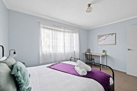 Modern Private Double Room - Central Spot At Liverpool - Shared Bathroom - Inverell Accommodation 1