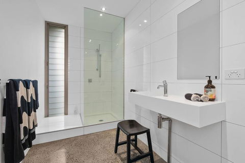 Modern Studio With Sweeping Views - Inverell Accommodation 1