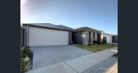 Modern Stylish 4 Bed 2b House Close To The Beach, Whole Home !! - Inverell Accommodation 1