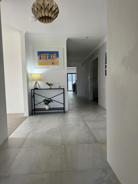 Modern Stylish 4 Bed 2b House Close To The Beach, Whole Home !! - Inverell Accommodation 2