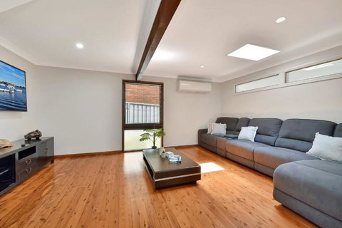 NEW PropertyBreezy Bayside Haven At Brightwaters - Inverell Accommodation 2