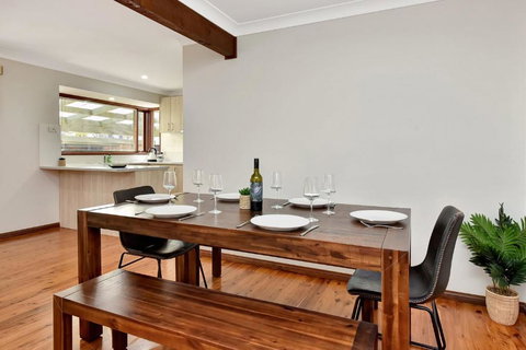 NEW PropertyBreezy Bayside Haven At Brightwaters - Inverell Accommodation 3