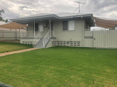 Mt Isa - Emerald Gem 3 Bedroom Home QUIET AREA - Inverell Accommodation 0