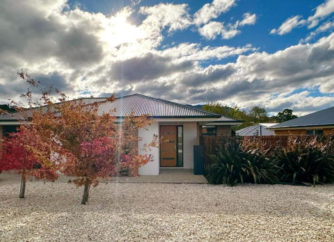 New Kingston Trampoline House - Inverell Accommodation 0