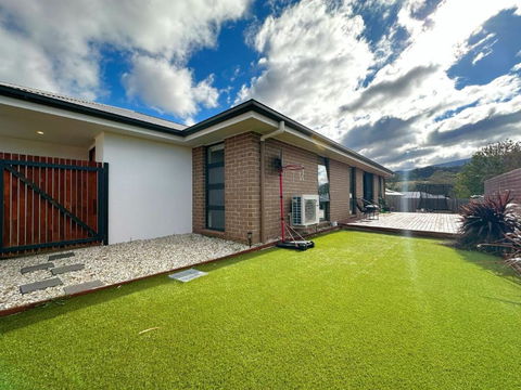 New Kingston Trampoline House - Inverell Accommodation 1