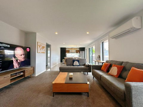 New Kingston Trampoline House - Inverell Accommodation 2