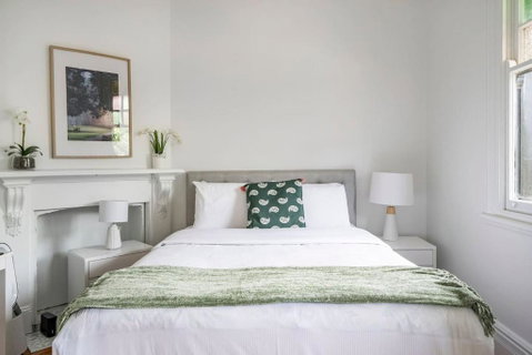 Newtown Nest - Chic Terrace Living Off King Street - Inverell Accommodation 1