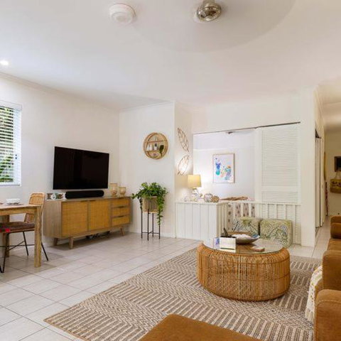 Oasis Luxe On Macrossan Street - Stylish Residence - Inverell Accommodation 1