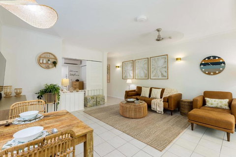 Oasis Luxe On Macrossan Street - Stylish Residence - Inverell Accommodation 0