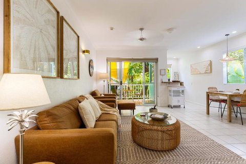 Oasis Luxe On Macrossan Street - Stylish Residence - Inverell Accommodation 2