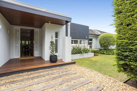 Oasis Portsea - Inverell Accommodation 0