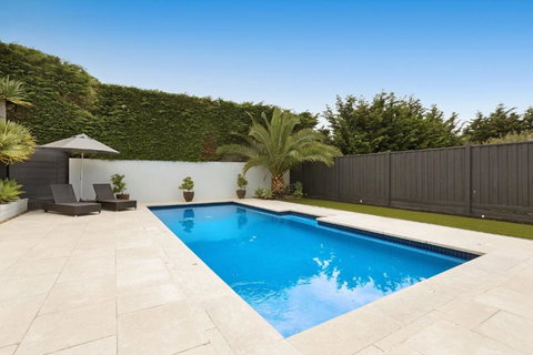 Oasis Portsea - Inverell Accommodation 1