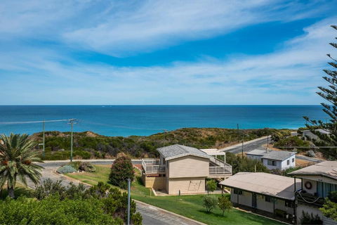 Ocean Vista Large Modern Home With Ocean Views - Inverell Accommodation 0