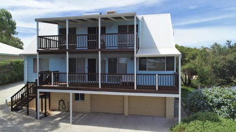 Ocean Vista Large Modern Home With Ocean Views - Inverell Accommodation 1