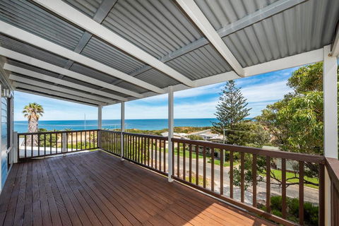 Ocean Vista Large Modern Home With Ocean Views - Inverell Accommodation 3