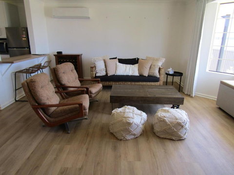 Our Little Beach House - Inverell Accommodation 2