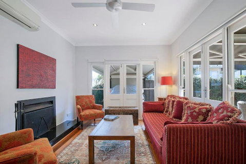 Paddington Cottage - A Classic Queenslander Stay - Inverell Accommodation 2