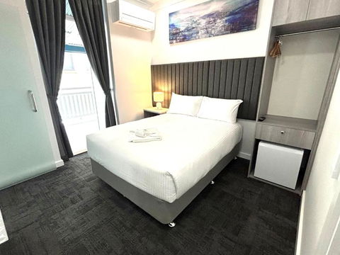 Palace Hotel Proserpine - Inverell Accommodation 3