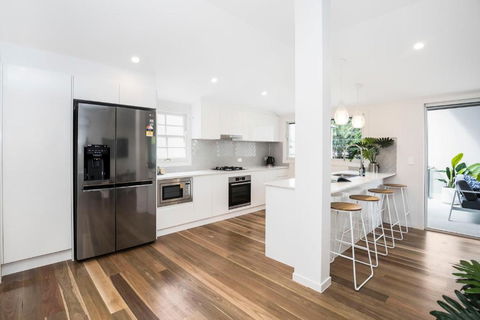 Park Avenue Terrace House Sleeps 9 - Inverell Accommodation 1