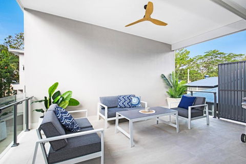 Park Avenue Terrace House Sleeps 9 - Inverell Accommodation 3