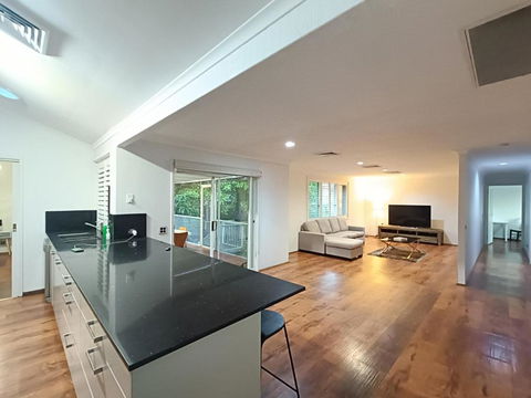 Peaceful Room In Modern Baulkham Hills Home - BH3 - Inverell Accommodation 1