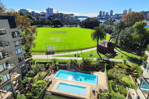 Penthouse With Private Terrace, Parking + 2 Pools - Inverell Accommodation 3
