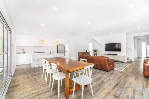 Perfect For Families And Groups - Large 5 Bedroom - Inverell Accommodation 0