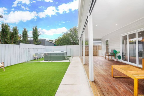 Perfect For Families And Groups - Large 5 Bedroom - Inverell Accommodation 1