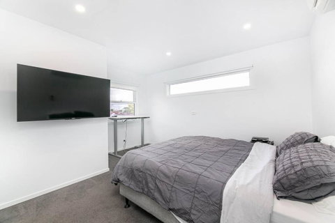 Perfect For Families And Groups - Large 5 Bedroom - Inverell Accommodation 3