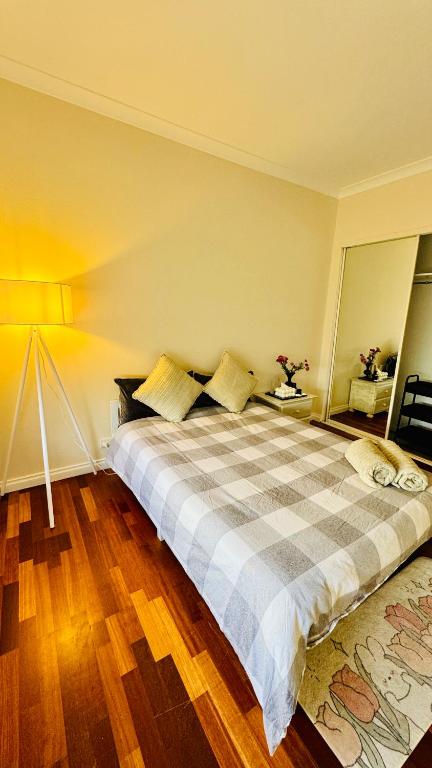 Perfect Peacefully Room In Melbourne - Inverell Accommodation 0