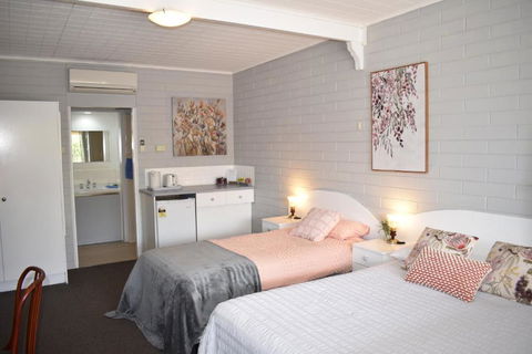 Peterborough Motel - Inverell Accommodation 0