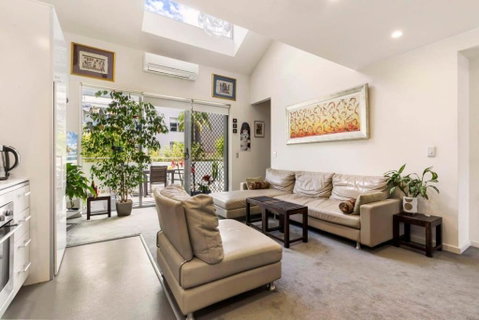 Poolside Apartment Opposite Redfern Park - Inverell Accommodation 3