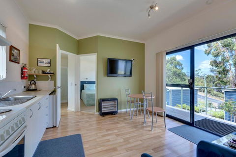 Port Huon Cottages - Inverell Accommodation 2