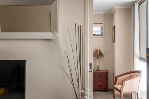 Quiet Apartment In Braddon ACT - Inverell Accommodation 1