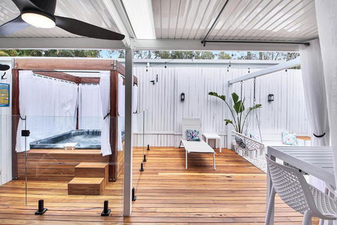 Private Outdoor Spa, Fire Pit - THE RETREAT COOLUM BEACH - Inverell Accommodation 1