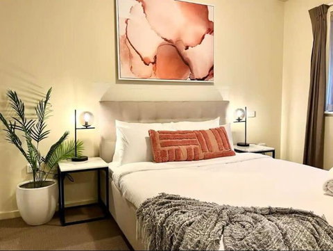 Prime Location 1 Bdr Apt In Perth - Inverell Accommodation 1