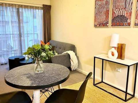 Prime Location 1 Bdr Apt In Perth - Inverell Accommodation 2